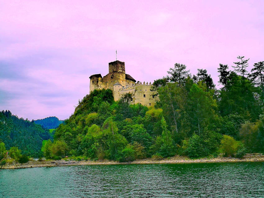 Zamek w Niedzicy – sprawdź czy warto go zwiedzić!